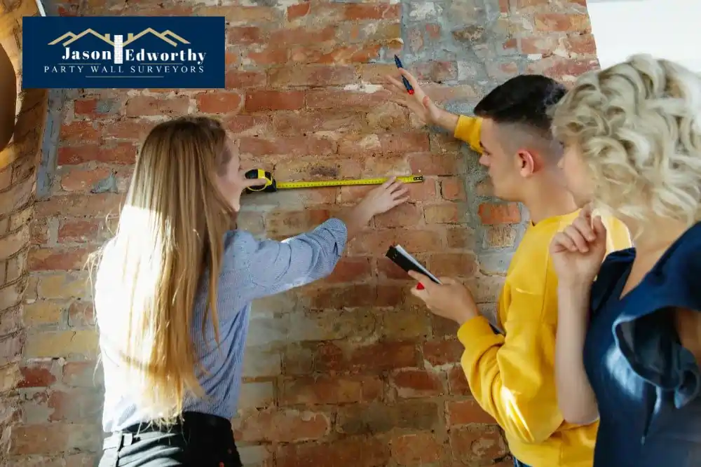 What are the responsibilities of a party wall surveyor Newbury?